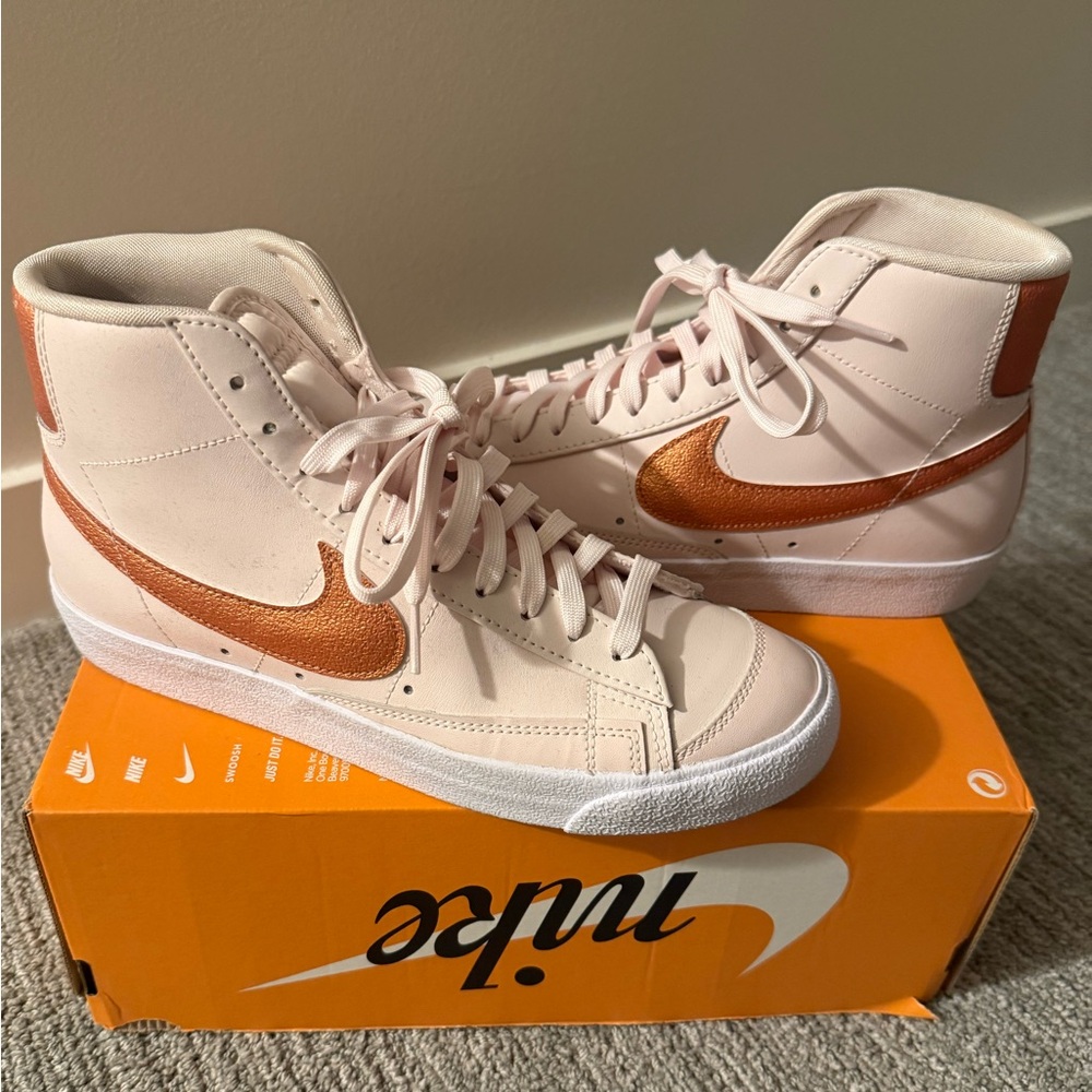 NIKE BLAZER MID ‘77 SIZE 10W